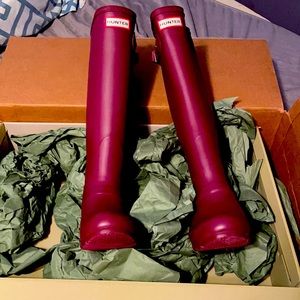 Size 6 Hunter boots! Used but good condition!